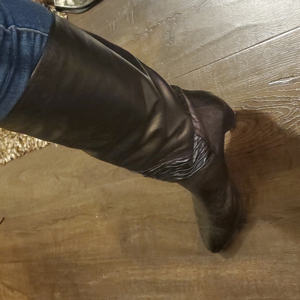 Boots - Picture 4 of 6